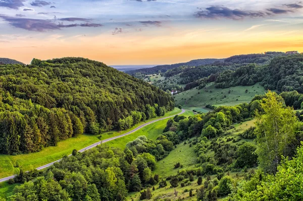 Fantastiska frankiska våren landskap — Stockfoto