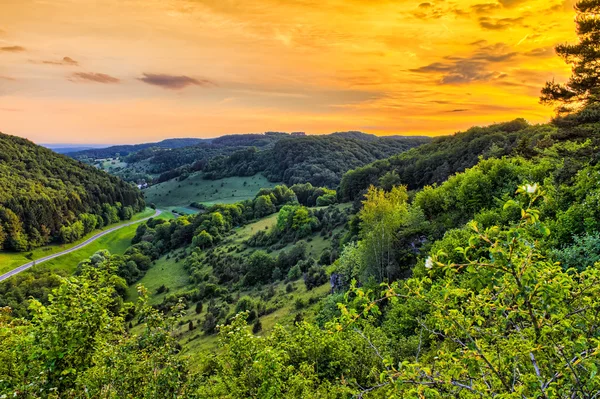 Fantastiska frankiska våren landskap — Stockfoto