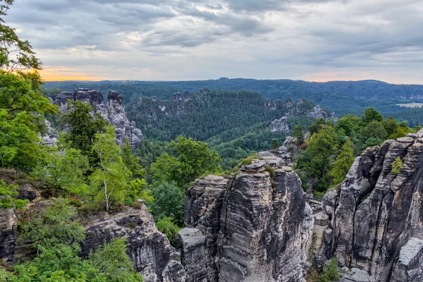 Formazione rocciosa svizzera sassone vicino a Dresda — Foto Stock