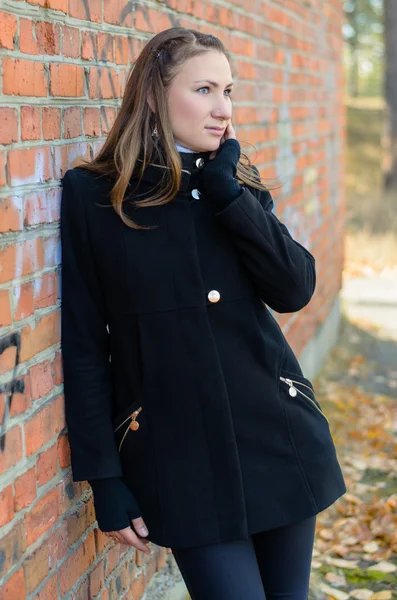 The girl at a wall. — Stock Photo, Image