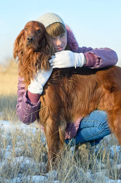 La chica con un perro . —  Fotos de Stock