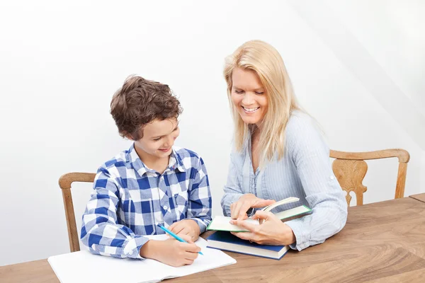 Mother and son studying — Stock Photo, Image