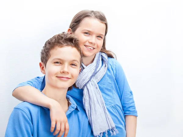 Hermano y hermana — Foto de Stock