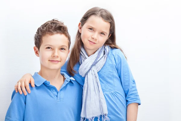 Hermano y hermana — Foto de Stock