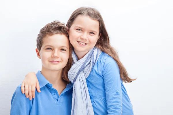 Hermano y hermana — Foto de Stock