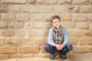 sevimli genç çocuk