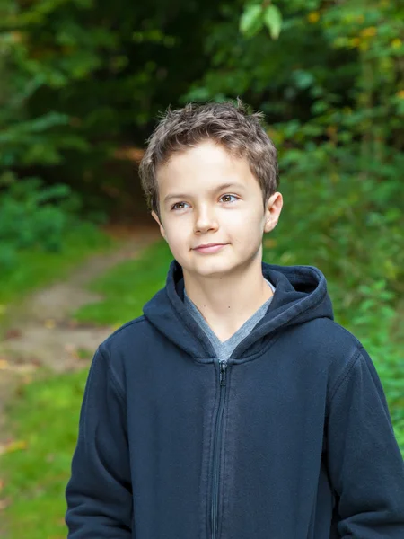 sevimli genç çocuk