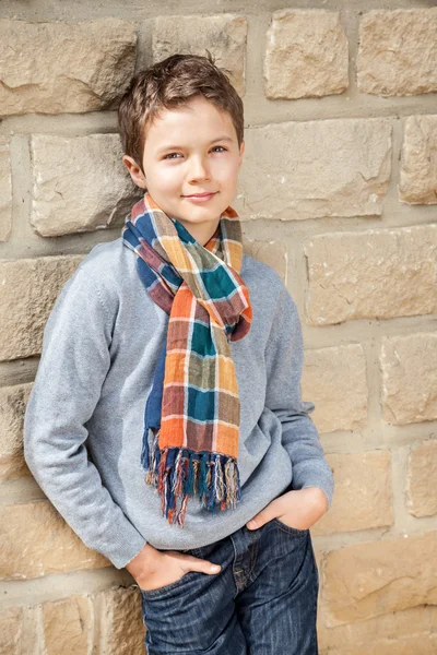 sevimli genç çocuk