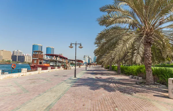 Paseo marítimo en Dubai Creek —  Fotos de Stock