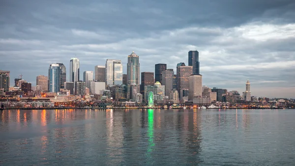 Skyline di Seattle la sera — Foto Stock