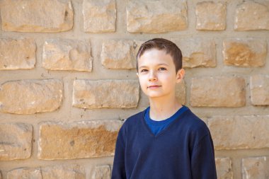 serin kendine güvenen çocuk