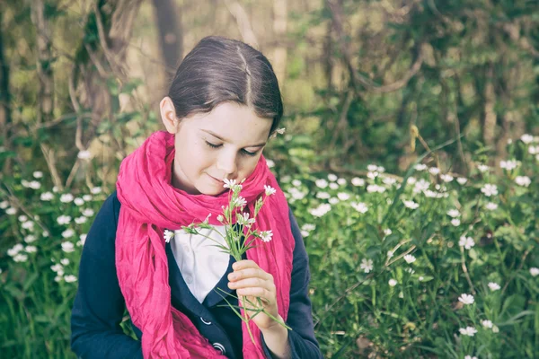 Young girl in a forest — Stock Photo, Image