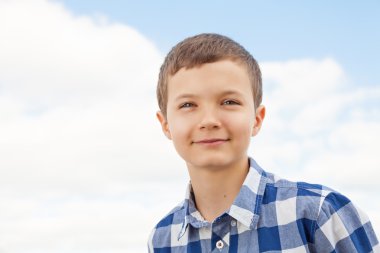 sevimli genç çocuk
