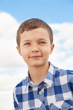 sevimli genç çocuk