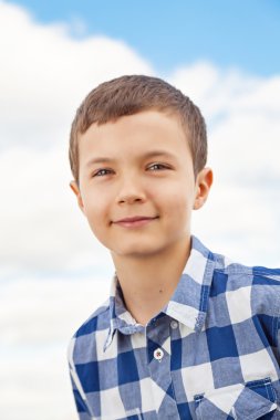 sevimli genç çocuk