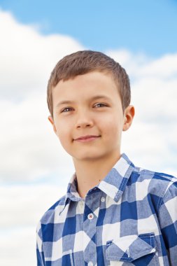sevimli genç çocuk
