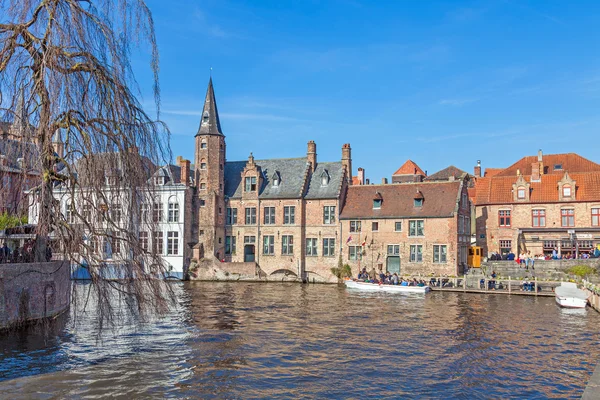 Bruges içinde kanal — Stok fotoğraf