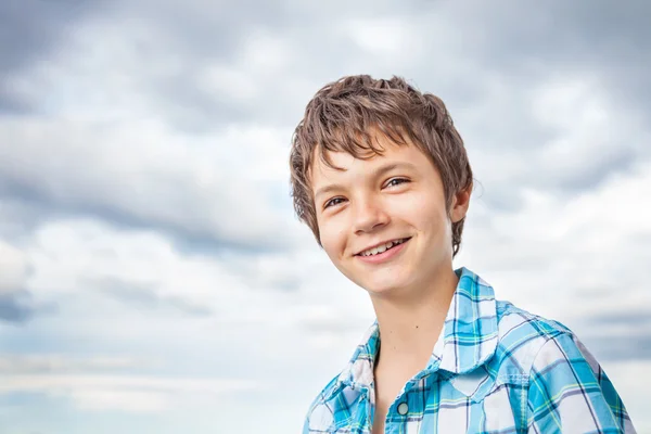 10 代の少年 — ストック写真