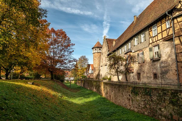 Diebsturm Most Nad Pustą Fosą Michelstadt Słoneczny Dzień Jesienią — Zdjęcie stockowe