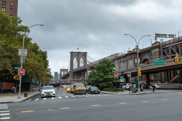 New York Usa October 2018 Traffic Manhattan Brookly Bridge Задньому — стокове фото