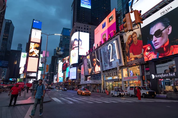 New York Usa Oktober 2018 Times Square Vroege Ochtend Kleurrijke Stockafbeelding