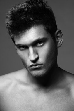 yakışıklı bir adam portresi