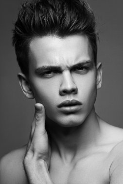 yakışıklı bir adam portresi