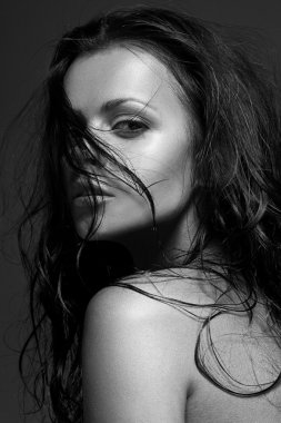 güzel genç esmer erkek parlak moda ile