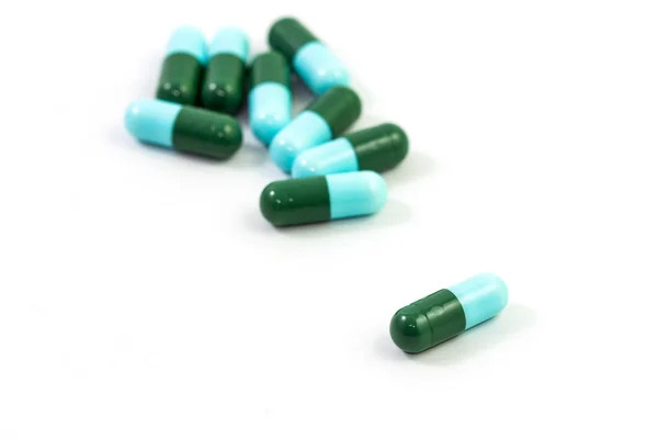 Beyaz arka plan üzerinde kapsül