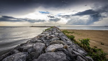 Deniz ve gökyüzü günbatımı