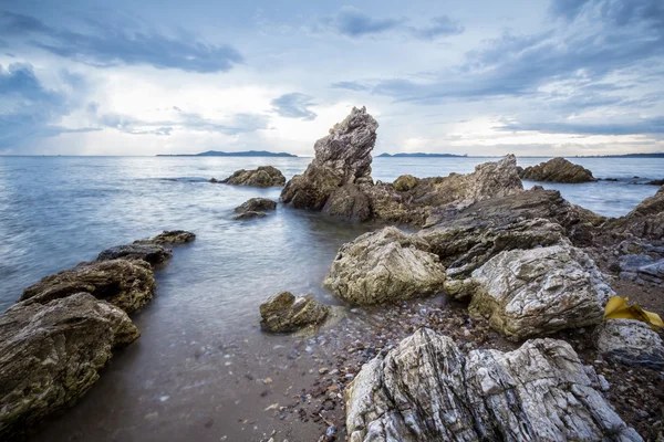 Deniz ve gökyüzü günbatımı