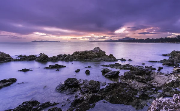 Deniz ve gökyüzü günbatımı