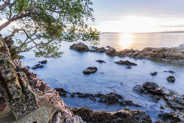 Deniz ve gökyüzü günbatımı