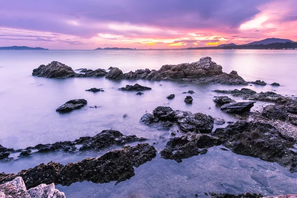 Deniz ve gökyüzü günbatımı