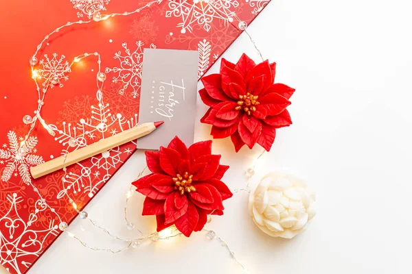 Decoración Navidad Con Velas Rojas Poinsettia Tarjetas Felicitación Navideñas Marco —  Fotos de Stock