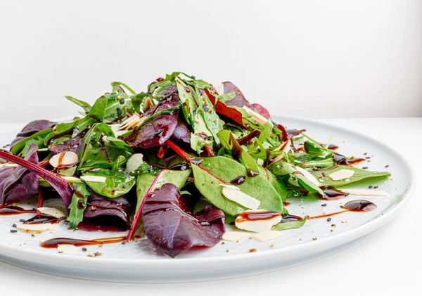 Spinach Salad White Beetroot Arugula Balsamic Vinegar Black Sesame Seeds — 스톡 사진