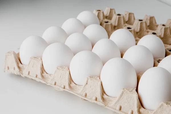 White Eggs Brown Carton White Clipping Path Chicken Eggs Tray — Stockfoto