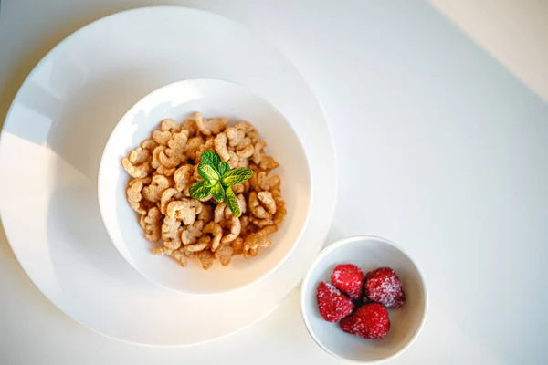 Tasty Corn Flakes Strawberries Leaves Mint White Background Breakfast Cornflakes — Stock Photo, Image
