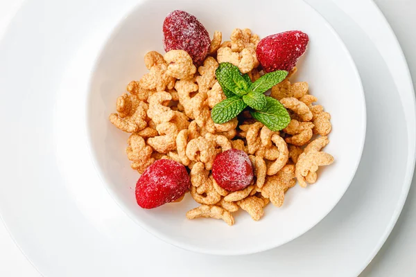 Tasty Corn Flakes Strawberries Leaves Mint White Background Breakfast Cornflakes — Fotografia de Stock