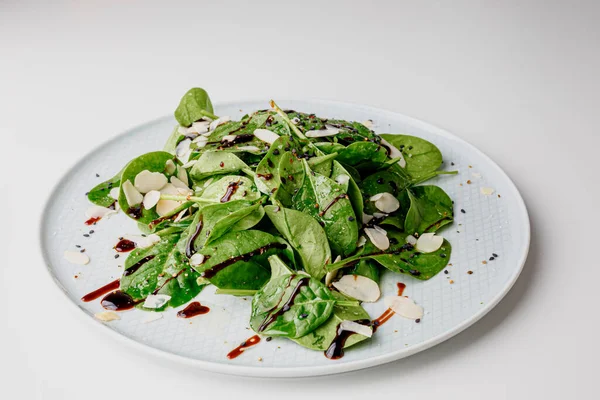Spinach Salad White Beetroot Arugula Balsamic Vinegar Black Sesame Seeds — Fotografia de Stock