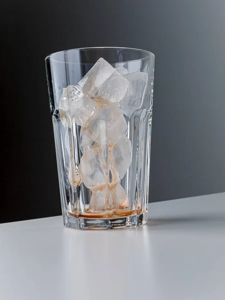 Cola Com Cubos Gelo Copo Cola Espaço Copiar Despeje Refrigerante — Fotografia de Stock