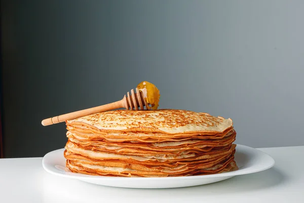 Close Delicious Pancakes Fresh Mint Honey Light Background Copy Space — Stockfoto