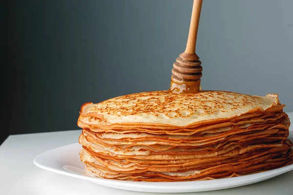 Close Delicious Pancakes Fresh Mint Honey Light Background Copy Space — Stok Foto
