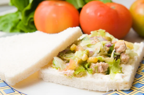 Salada de sanduíche com pão branco — Fotografia de Stock