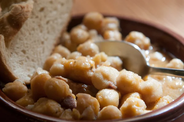 Closeup of a bowl with boiled chickpeas — Stock Photo, Image