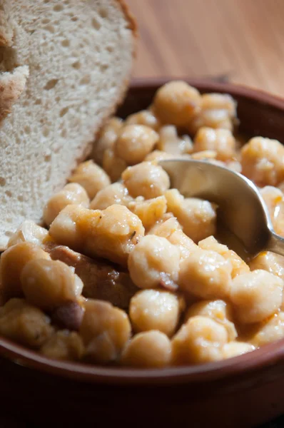 Closeup of a bowl with boiled chickpeas — Stock Photo, Image