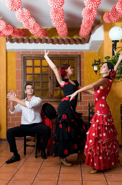 Strony hiszpańskich tancerzy w kwietniu flamenco — Zdjęcie stockowe