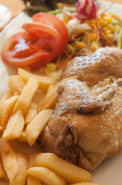 Fried chicken with french fries — Stock Photo, Image