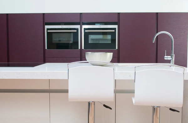 Modernos espaços de cozinha na casa moderna — Fotografia de Stock