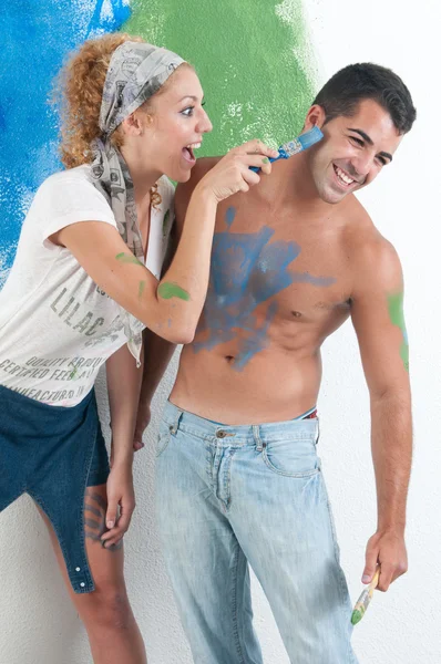Portrait of couple painting at home — Stock Photo, Image